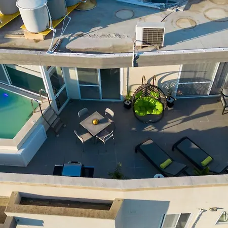 D Pool Lägenhet Msida