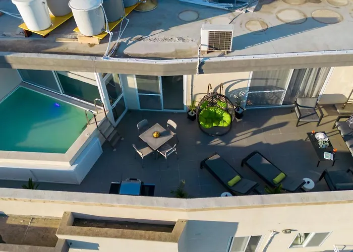 D Pool Apartament Msida